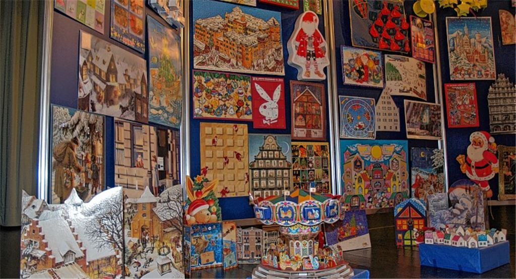 Eine bunte Vielfalt von Adventskalendern werden in der Maulbronner Stadthalle ausgestellt.