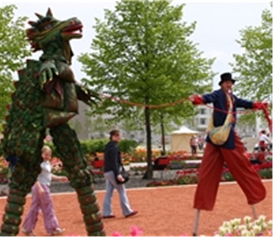 Eine der Attraktionen in Pforzheim: Das Zebra-Stelzentheater aus Gauting.