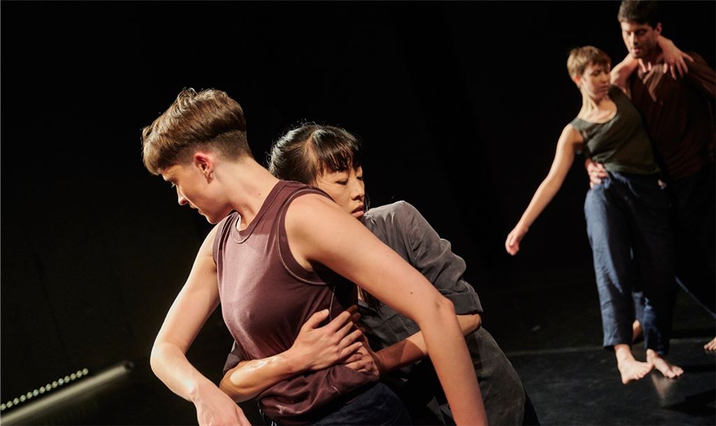 Eine der drei Uraufführungen von „Tanz pur 7“: „Another Land – Reflections of the third Symphony in a minor“. Foto: Theater/Martin Sigmund