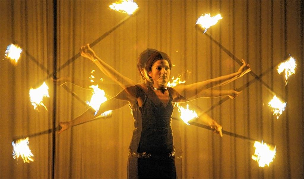 Eine feurige Show zeigt Mancucéla bei der Jahresfeier von Phönix Lomersheim. Fotos: Fotomoment