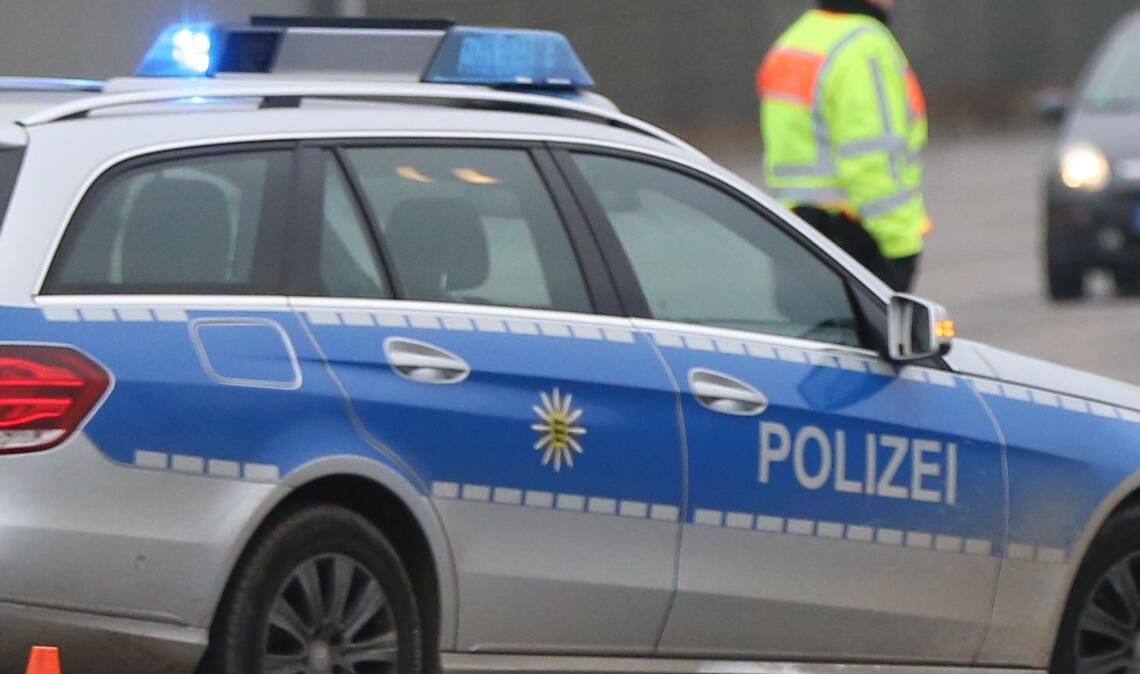 Eine filmreife Verfolgungsjagd zwischen einem Audifahrer und der Polizei endet nur mit einigem Glück nicht mit einem Sturz des Rasers in die Nagold. Symbolbild: Archiv 