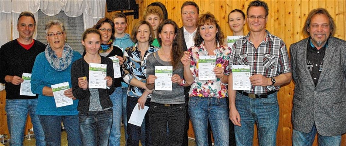 Eine ganze Reihe Schützinger haben 2013 das Goldene Sportabzeichen errungen. Fotos: Stahlfeld