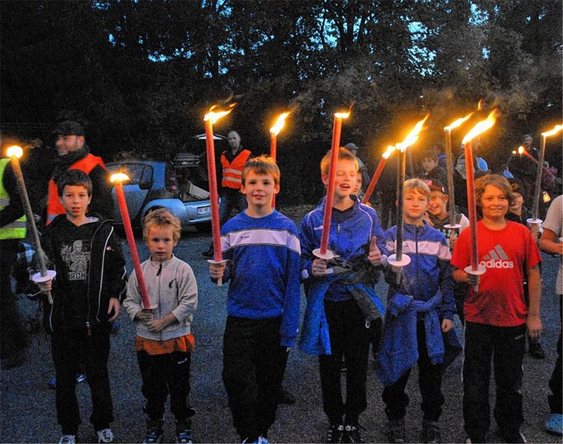 Eine höchst lebendige Tradition: der Fackellauf des SV Illingen.Foto: Stahlfeld