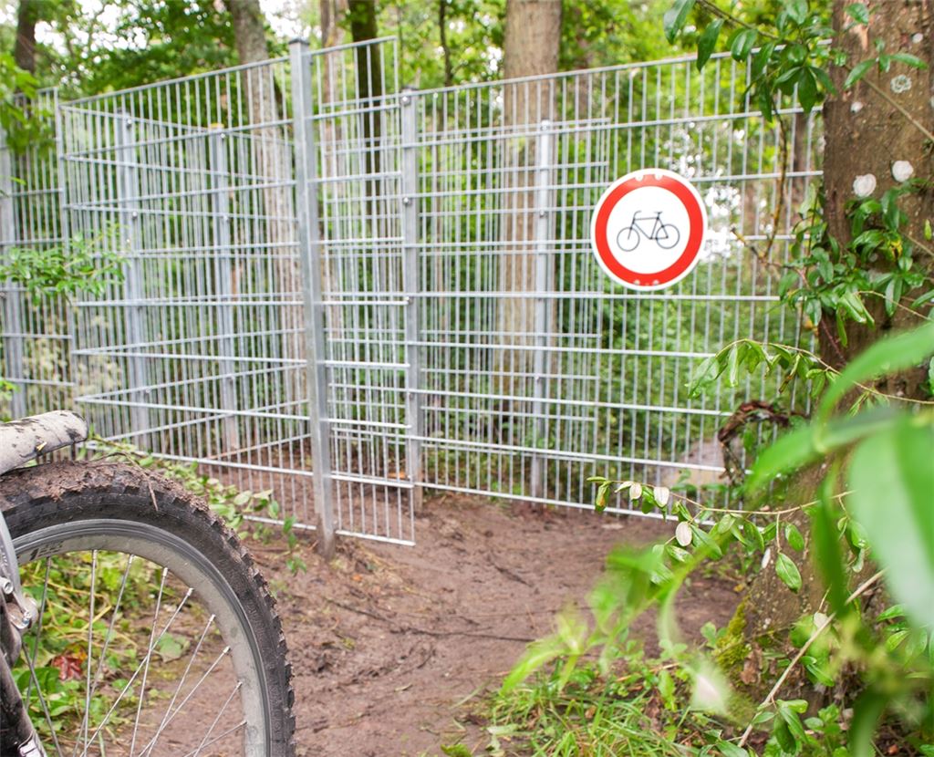 Eine illegale Strecke beim Chartaqueturm am Sauberg ist mittlerweile gesperrt. Foto: Archiv