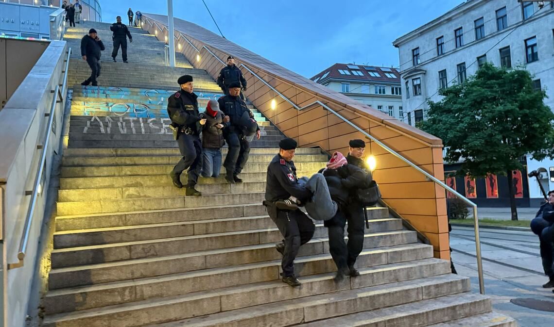 Eine kleine Gruppe von Aktivisten sorgte für einen größeren Polizeieinsatz.