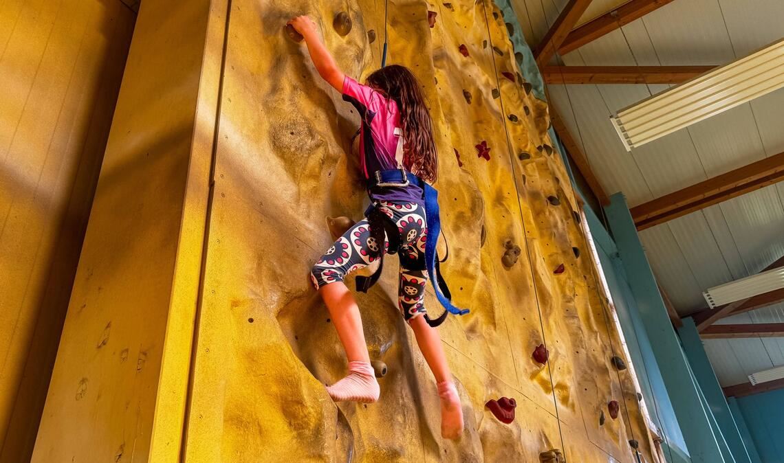 Eine mobile Kletterwand ist in Albstadt (Zollernalbkreis) zusammengestürzt und hat dabei zwei Kinder verletzt (Symbolfoto).