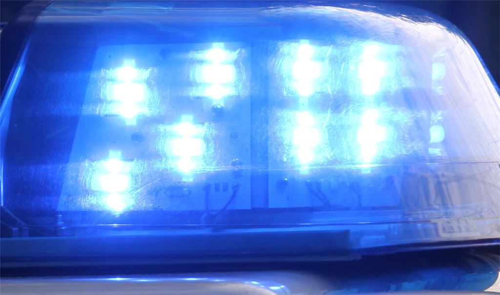 Eine psychisch kranke Frau verletzt eine Polizistin, die ihr helfen will. Die Beamtin muss im Krankenhaus behandelt werden. Symbolfoto: Archiv/Disselhoff