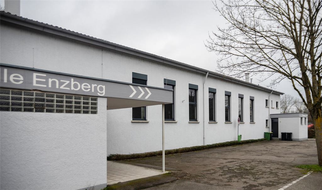Eine teure Sanierung der Halle in Enzberg wurde bereits in einem Gutachten 2009 als „unsinnig“ erachtet. Braucht es stattdessen einen Neubau, und wenn ja: wann? Foto: Archiv