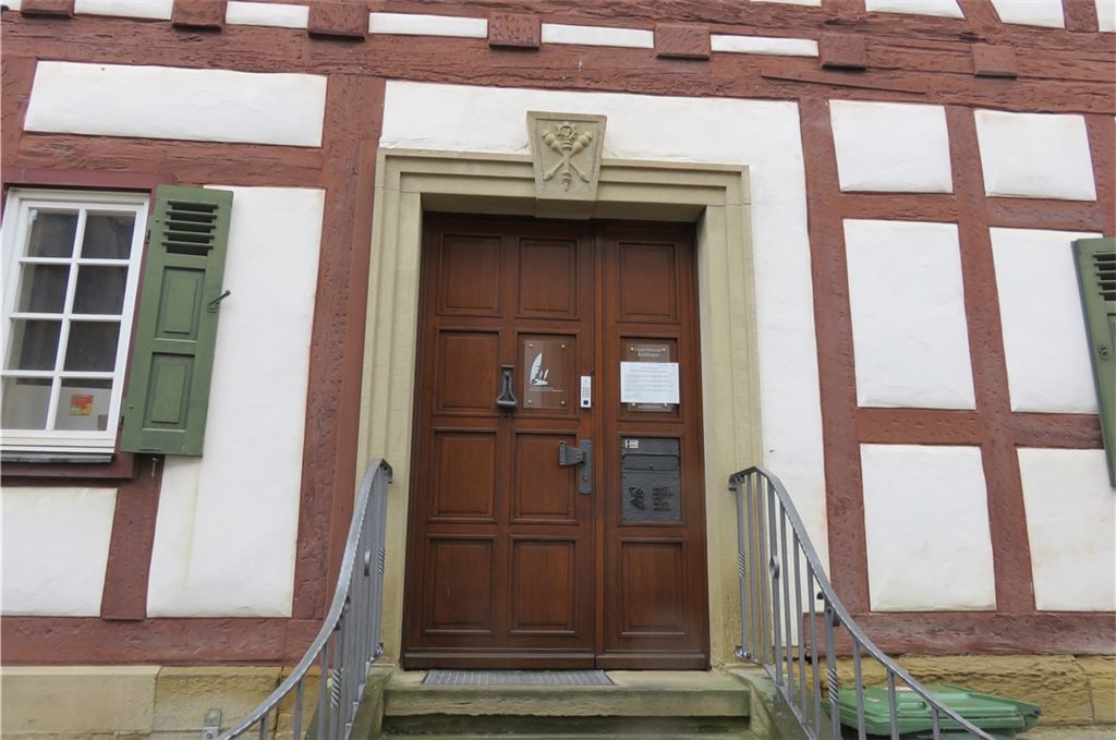 Eine verschlossene Tür am Faust-Museum: Dieser Anblick wird sich bald ändern. Foto: Becker
