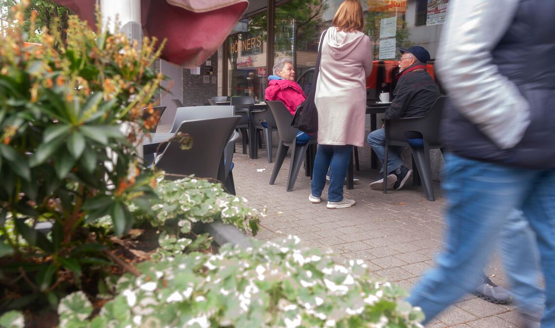 Fußgängerzone soll Fußgängerzone bleiben Eine zeitweise verstärkte Öffnung der Fußgängerzone in Mühlacker für mehr Autoverkehr ist wohl vom Tisch. Hintergrund für die überraschende Kehrtwende sind jüngste Entwicklungen in der unteren Bahnhofstraße. Der Gemeinderat wird sich deshalb bald mit seinem ohnehin heftig umstrittenen Beschluss vom Dezember befassen. Foto: Fotomoment