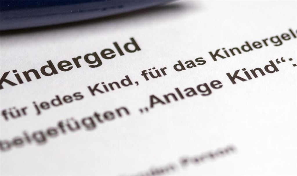 Einen Antrag auf Kindergeld soll man künftig nicht mehr stellen müssen. (Illustration)