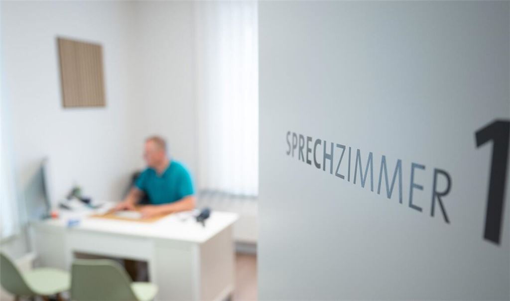 Einen Hausarzt zu finden, ist in vielen Teilen Baden-Württembergs alles andere als einfach (Symbolbild).