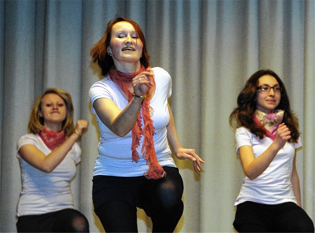 Einen Unterhaltungsabend mit viel Schwung erleben rund 200 Gäste des TSV.