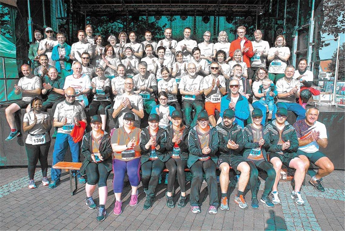 Einen gelungenen Abschluss erlebten die Teilnehmer von Laufend fit beim Mahle-Lauf 2019 auf dem Kelterplatz. Fotomoment