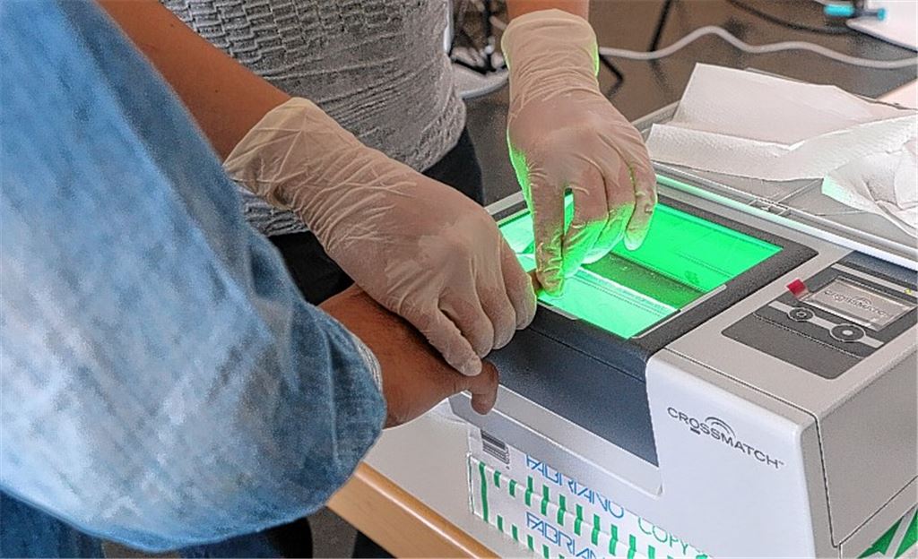 Fingerabdrücke junger Migranten erfasst