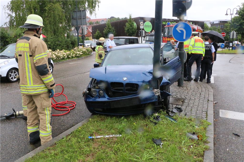 910_0008_111869_ts_Unfall_Pforzheimer_Strasse_2