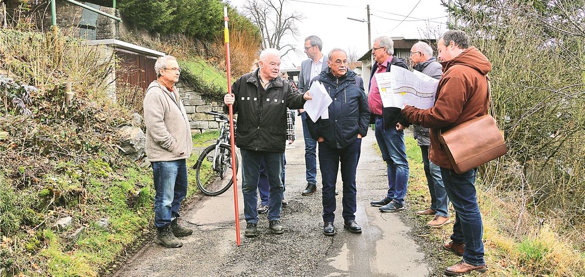 Einer von mehreren Vorortterminen: Mühlacker Stadträte bei einer Besichtigung der Höhenstraße in Enzberg 2020. Archivfoto: Sadler
