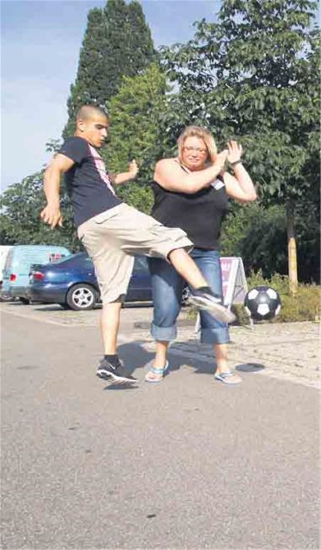 Eines der Angebote: Torwandschießen auf dem P+R-Parkplatz. 
Archivfoto: Becker