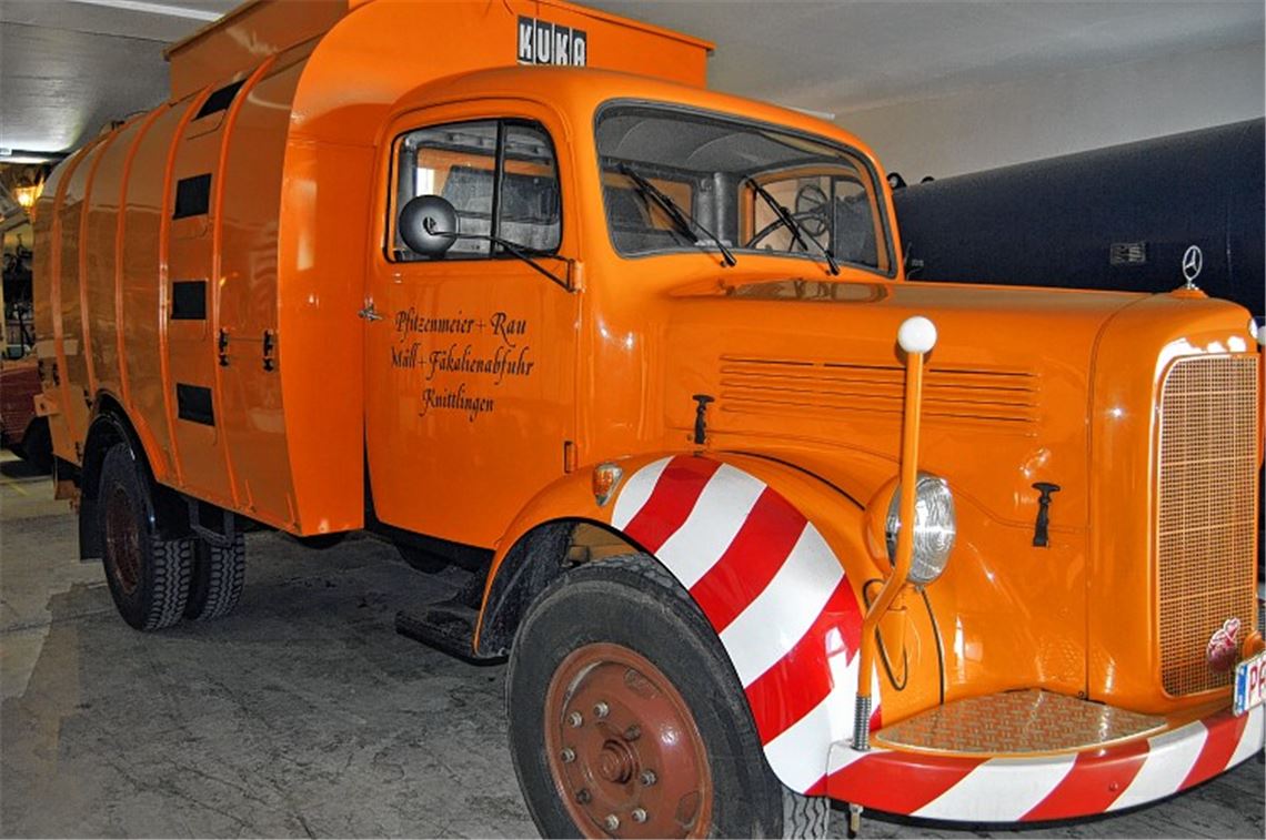 Eines der Schmuckstücke im Oldtimer-Museum in Knittlingen: das erste Müllfahrzeug des Entsorgungsunternehmens Pfitzenmeier und Rau.