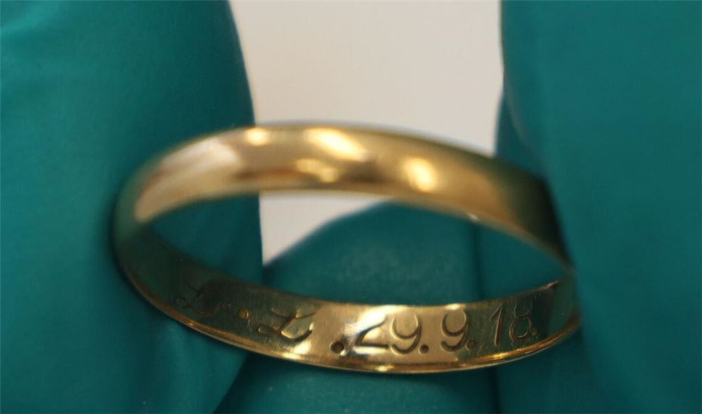 Eines der gestohlenen Schmuckstücke. Das weitere Diebesgut zeigen wir in der Fotostrecke.