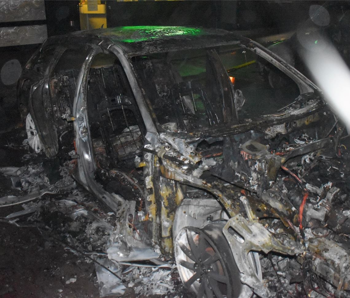 Eines der zerstörten Autos. Foto: myro