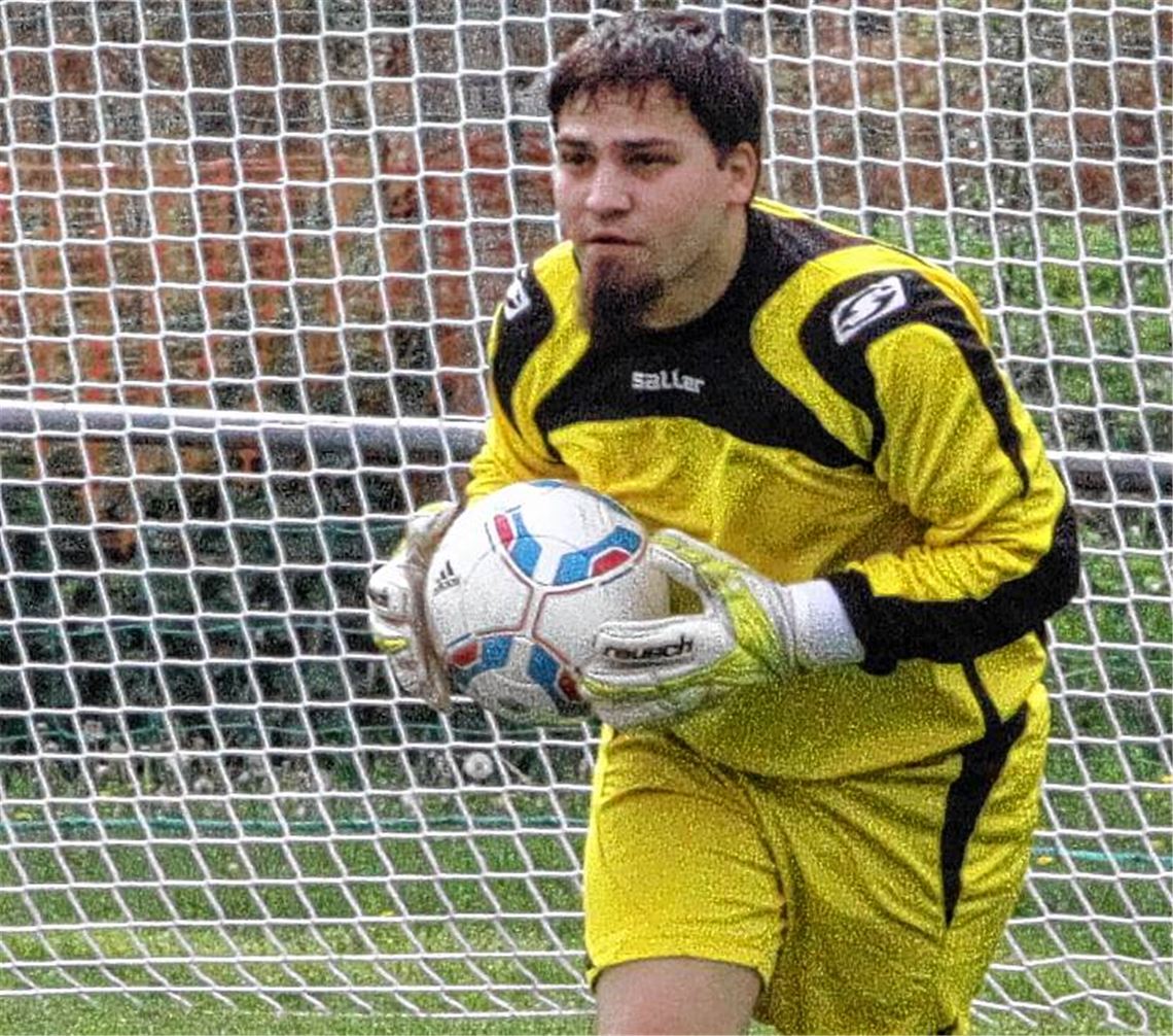 Einfach nur noch richtig zupacken: Die Sportfreunde Mühlacker (im Bild Torhüter Marcel Bühler) haben den Titel eigentlich schon in der Tasche. Nur noch ein Punkt fehlt, um auch rechnerisch auf der sicheren Seite zu sein. Foto: Eigner