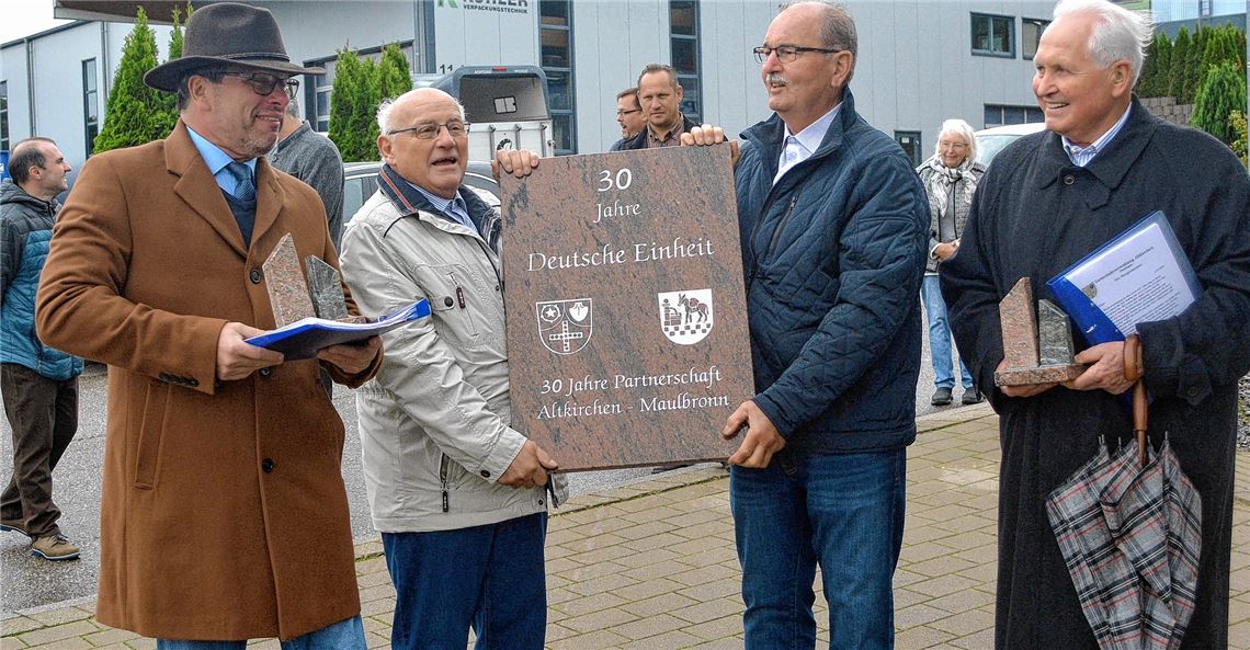 Einheit auf kommunaler Ebene: Andreas Felchle (v.li.), die ehemaligen Bürgermeister von Altkirchen Hubert Fritz und Hans-Peter Bugar sowie Felchles Vorgänger Dieter Dziellak.Stahlfeld