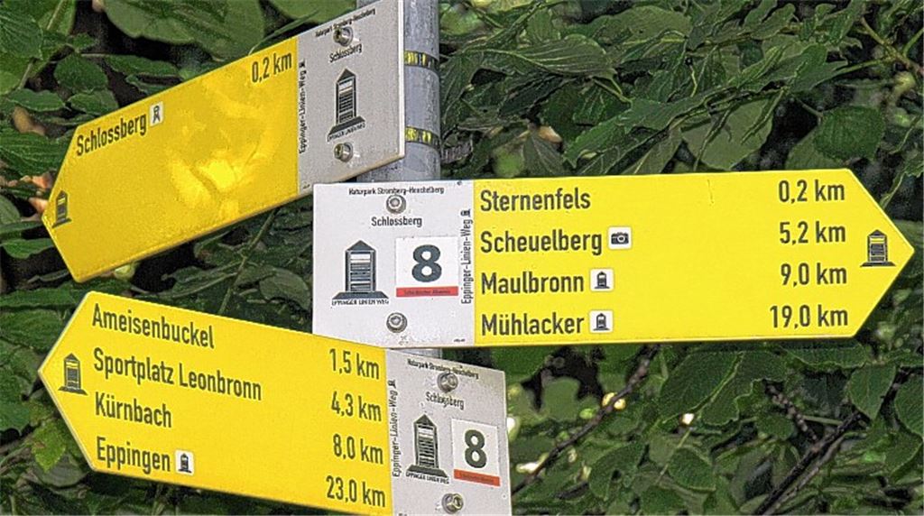 Gelbe Schilder sollen Wanderern helfen