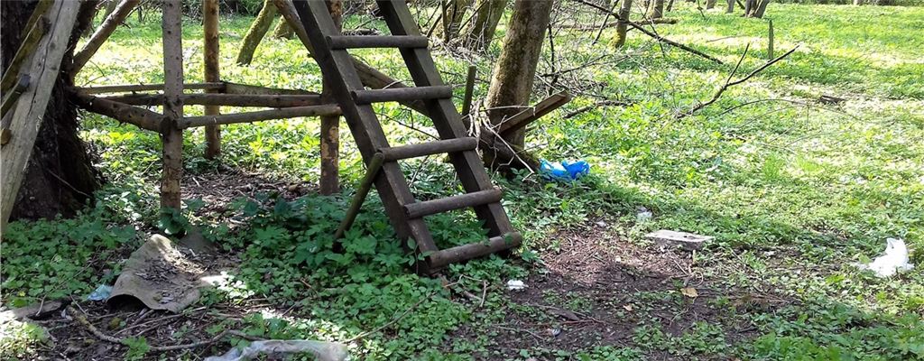 Einige Gemeinden berichten in der Corona-Pandemie von einem höheren Müllaufkommen im Wald – hier zu sehen der Hochsitz Nr. 24 bei Dürrmenz. Foto: Filitz