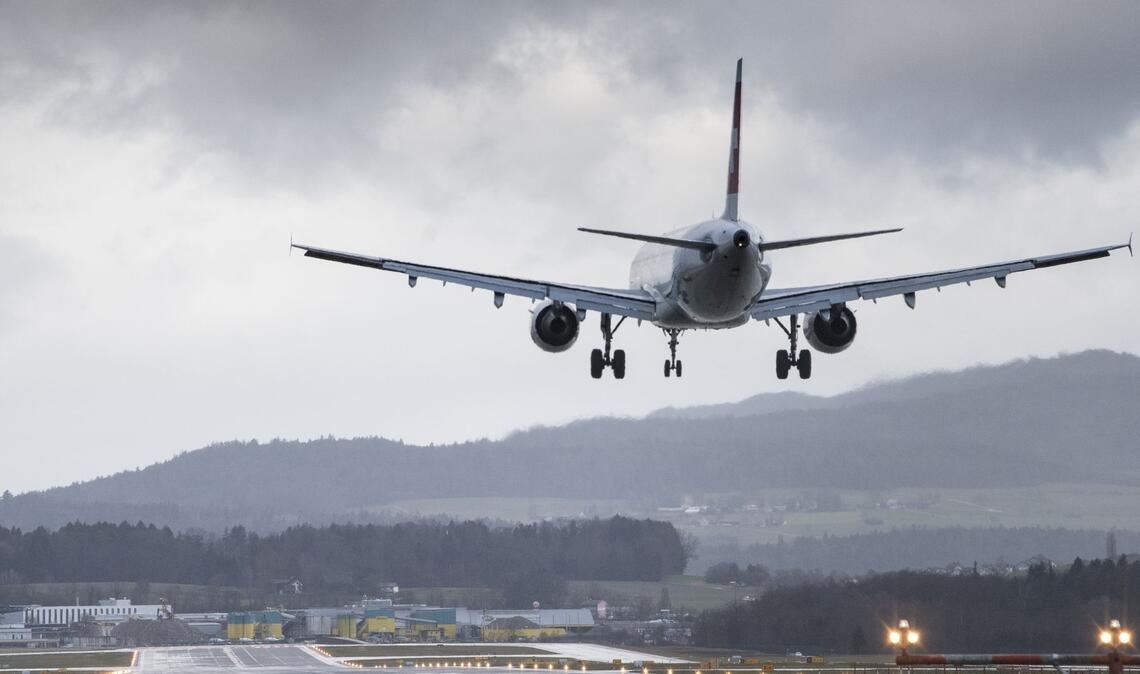 Einige Grenzgemeinden im Kreis Waldshut liegen nur etwa 30 Kilometer vom Züricher Flughafen entfernt. (Symbolbild)