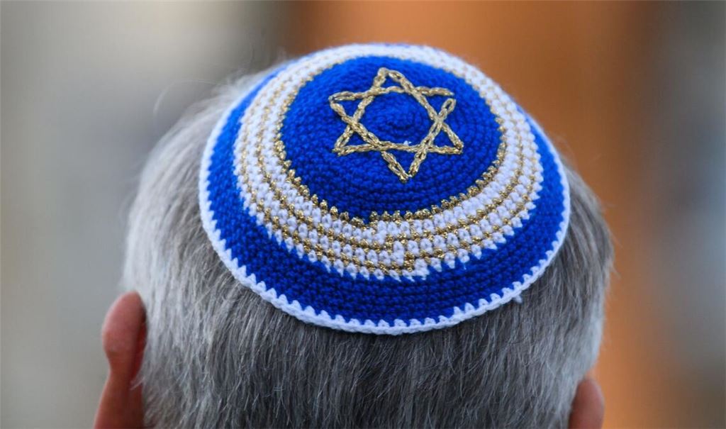 Einige Juden zeigen ihre Kippa nicht mehr in der Öffentlichkeit. (Archivbild)