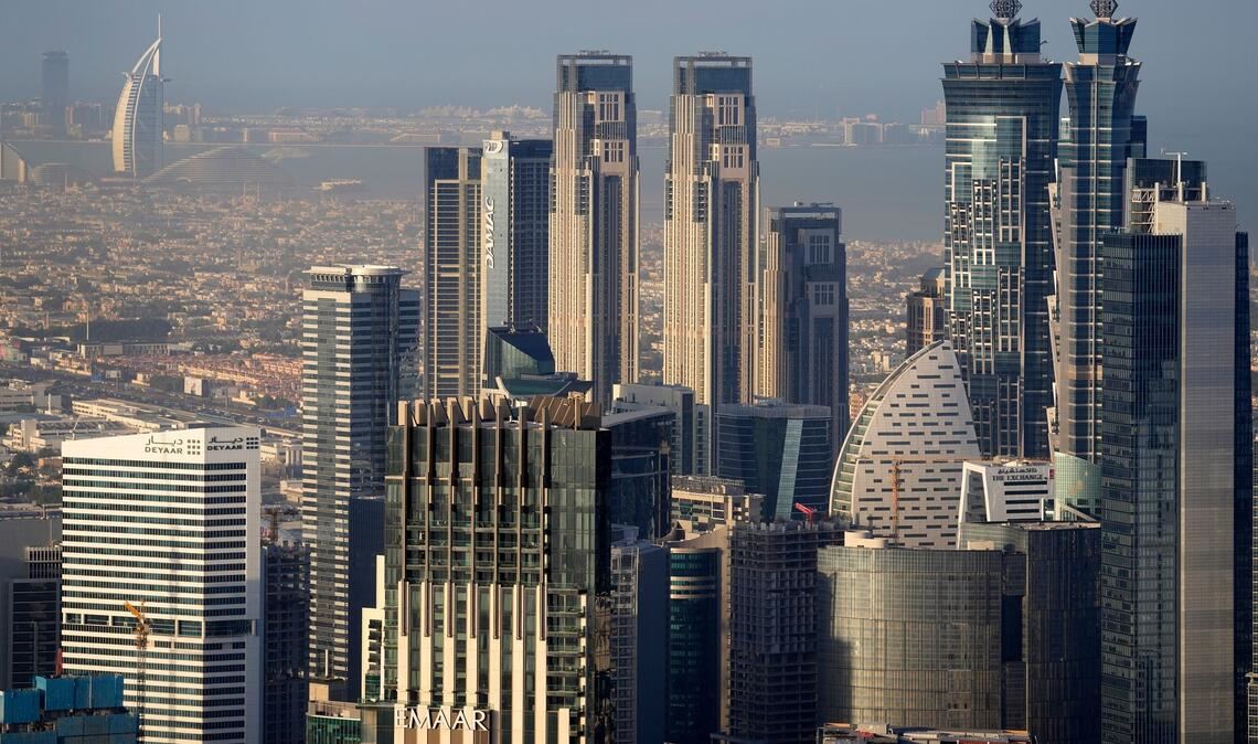 Einige beliebte Reiseziele liegen in der Golfregion, etwa Dubai – hier sind nun viele deutsche Urlauber gestrandet. (Archivbild)