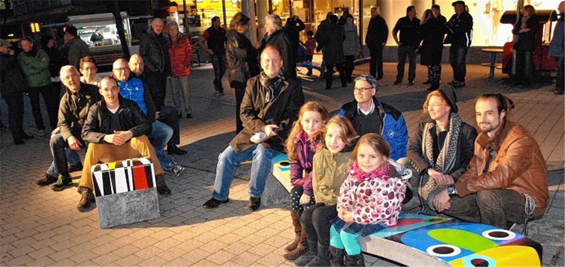 Einladung zum Probesitzen: Die GHV-Bänke und Liegen stehen in der Innenstadt.