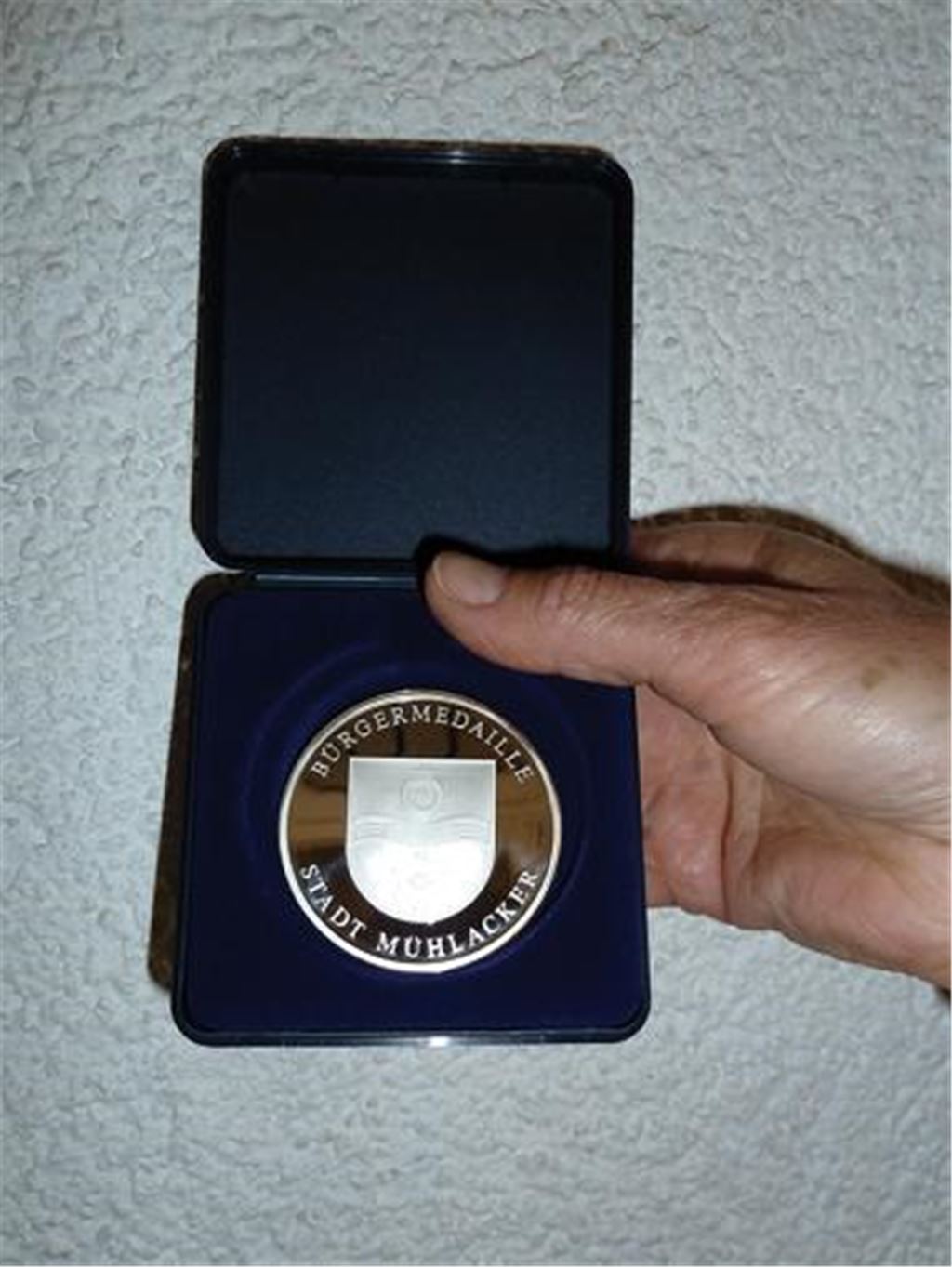 Einmal vergeben: Die Bürgermedaille belohnt herausragende Verdienste um die Stadt.
Foto: privat