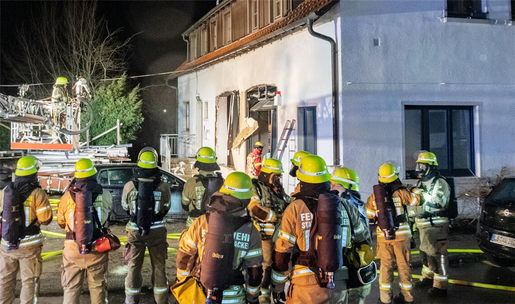 Einsätze wie der Brand in der Gustav-Schwab-Straße gehörten auch 2024 zu den Aufgaben der Mühlacker Wehr. Fotos: Fotomoment