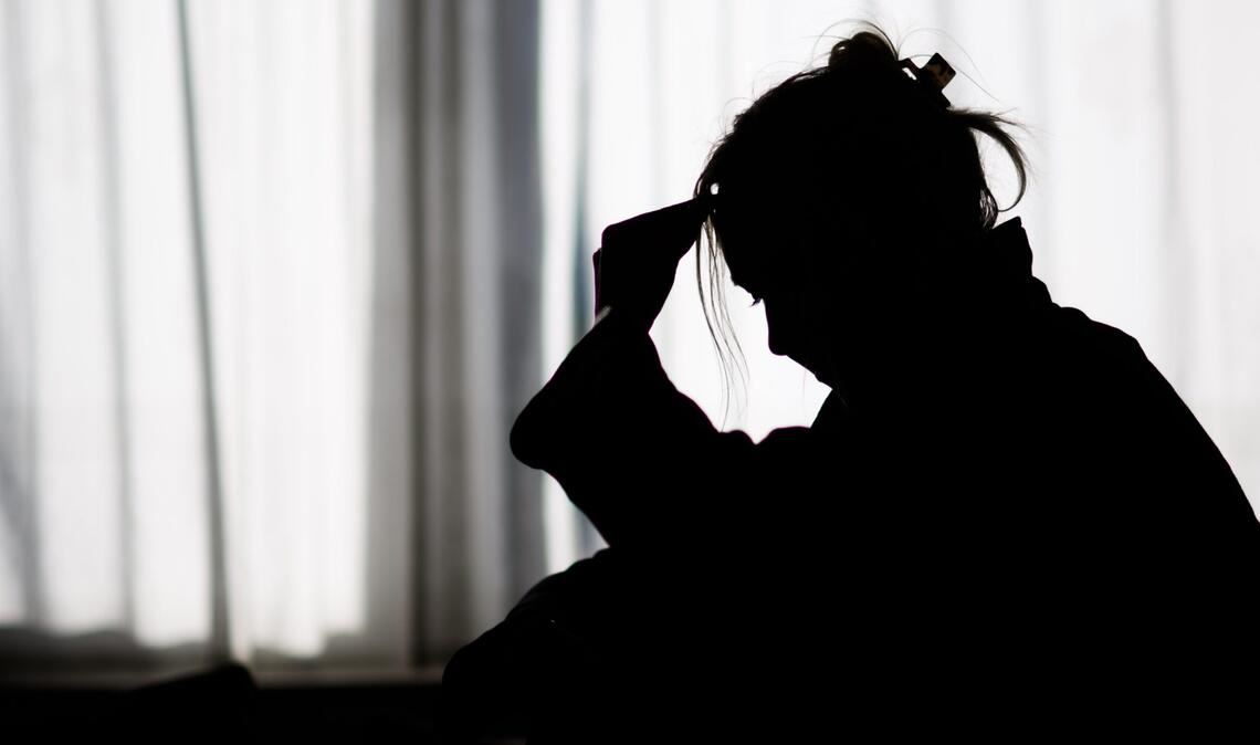 Einsamkeit schmerzt – und hat gravierende gesundheitliche Folgen. Sozial isolierte Menschen haben Studien zufolge ein merklich höheres Risiko, an bestimmten Krankheiten zu sterben.