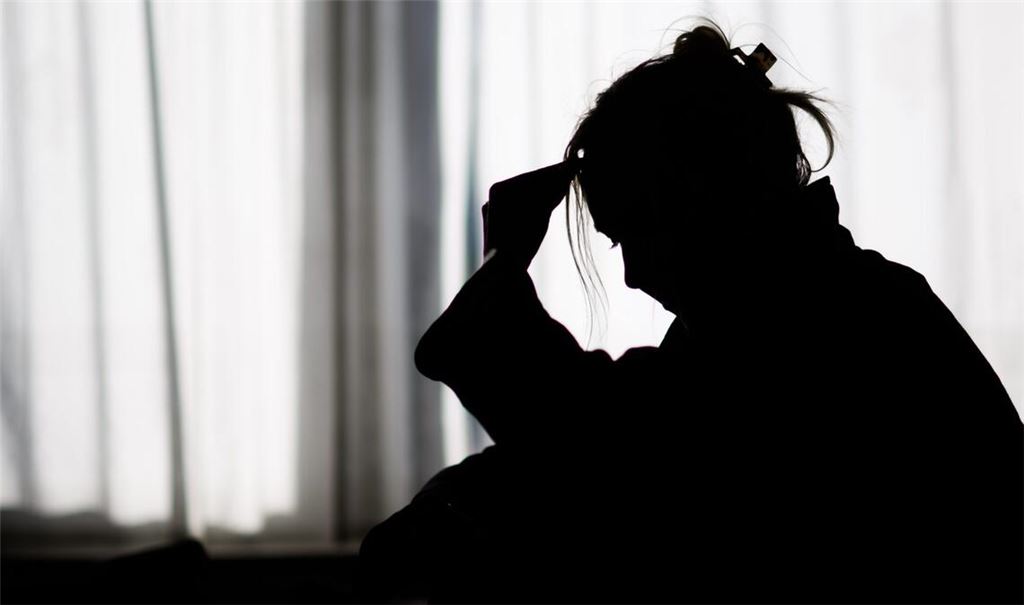 Einsamkeit schmerzt – und hat gravierende gesundheitliche Folgen. Sozial isolierte Menschen haben Studien zufolge ein merklich höheres Risiko, an bestimmten Krankheiten zu sterben.