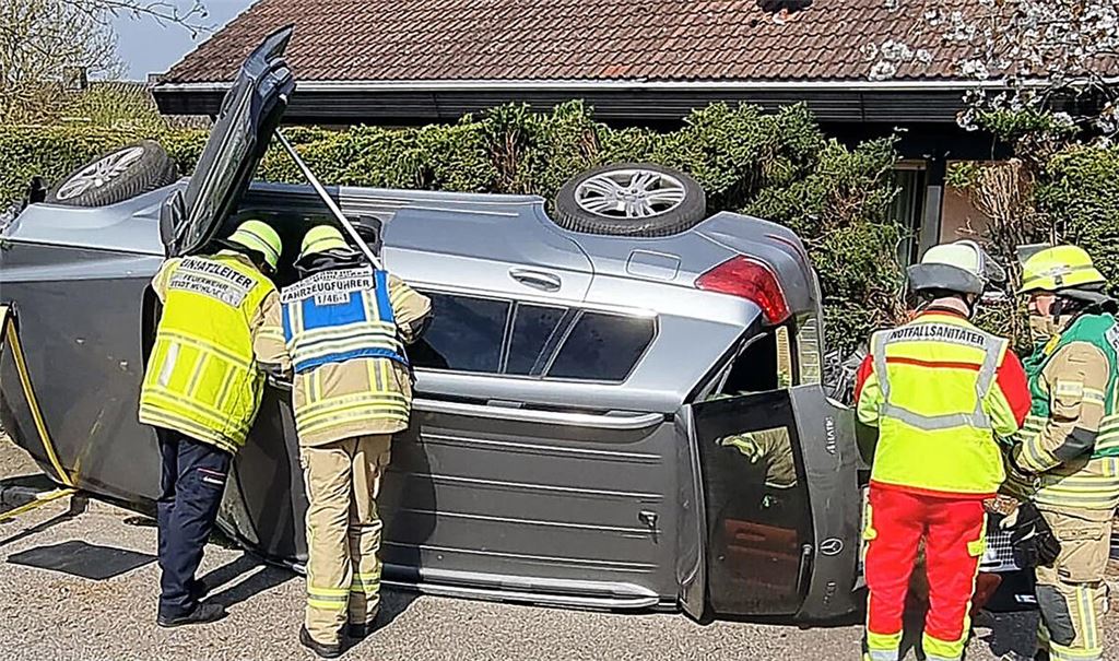 Einsatz der Rettungskräfte nach einem Unfall am Senderhang. Foto: Feuerwehr Mühlacker