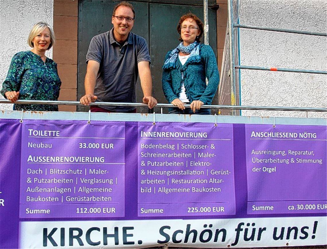 Einsatz für die Kirchenrenovierung: Christel Arera, Michael Gutekunst und Heidrun Merdes (v.li.) rufen zur Teilnahme an einer ganz besonderen Tombola auf.