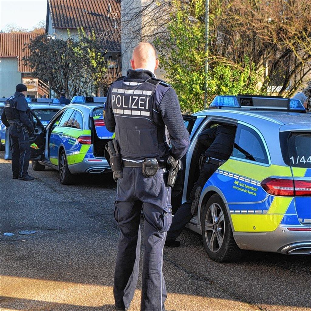 Großeinsatz: Polizei sucht 42-Jährigen