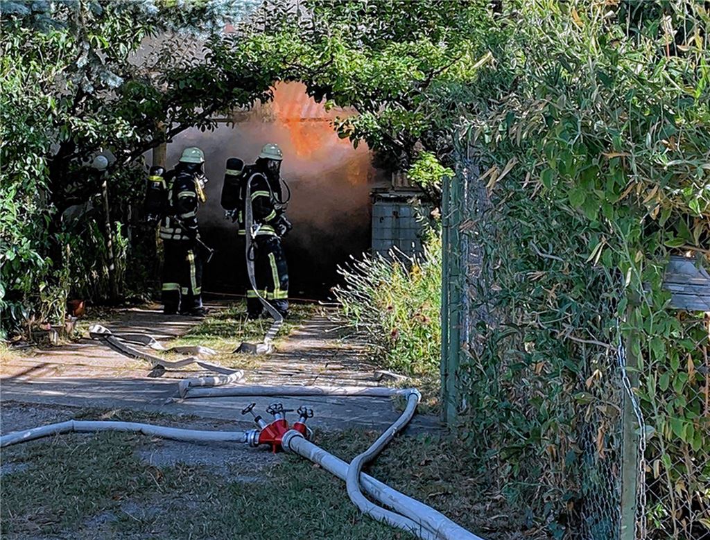 Gartenhütte durch Feuer zerstört