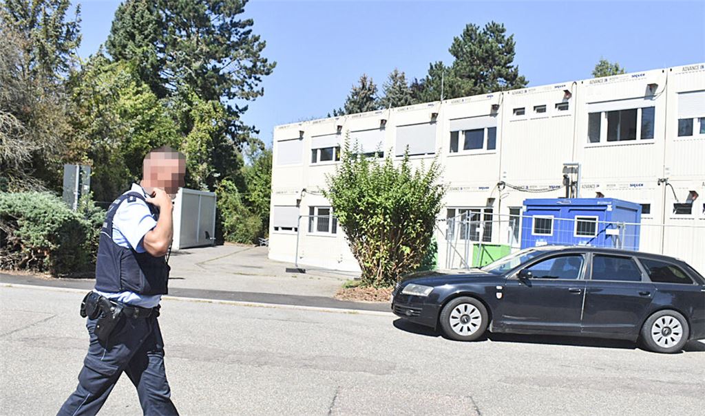 Einsatz in Pinache: In der Flüchtlingsunterkunft ist ein Streit eskaliert. Foto: Myroshnichenko