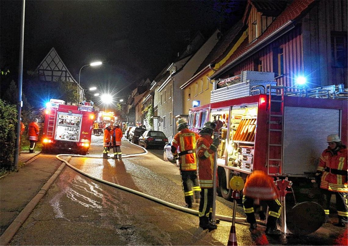 Einsatz in der Lindenstraße in Wiernsheim: Ein wirkliches Feuer gibt es nicht.