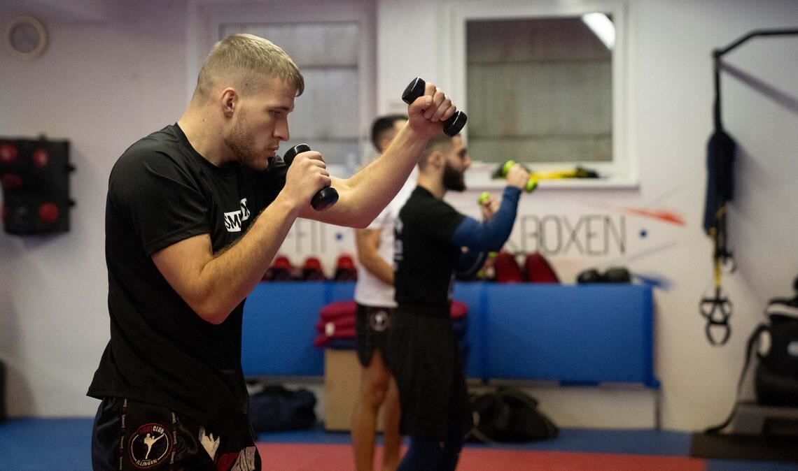 Einsatz und Konzentration: Chris Hausmann will – am besten bei der zweiten „Fight Night“ in Illingen Anfang März – im zweiten Anlauf den deutschen Meistertitel holen. Fotos: Recken