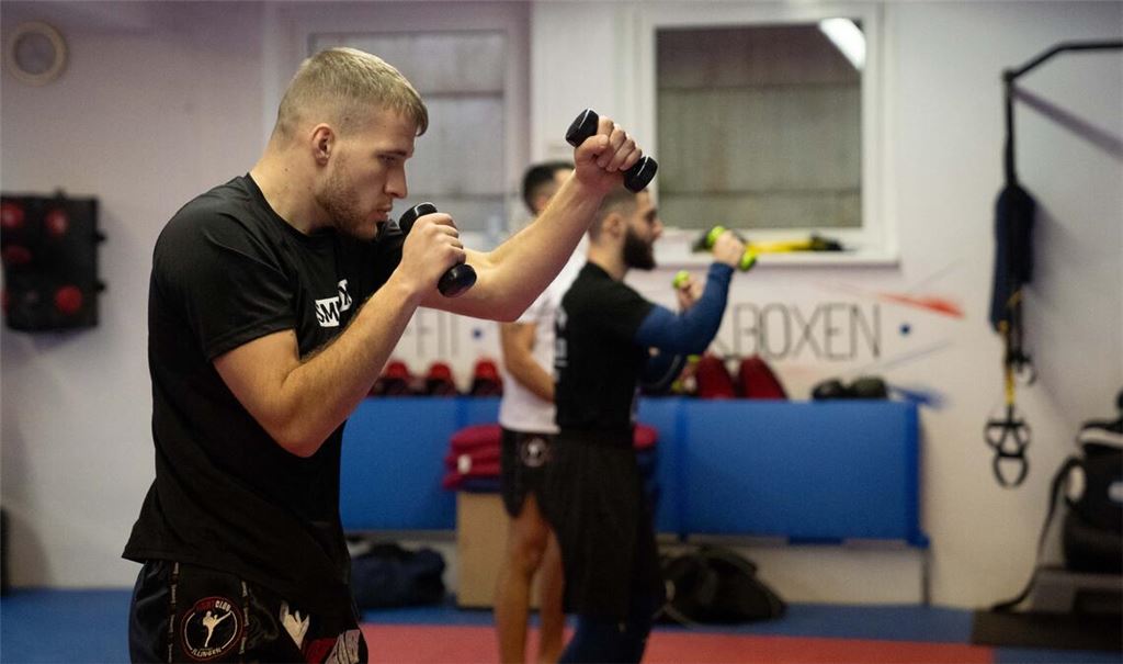 Einsatz und Konzentration: Chris Hausmann will – am besten bei der zweiten „Fight Night“ in Illingen Anfang März – im zweiten Anlauf den deutschen Meistertitel holen. Fotos: Recken
