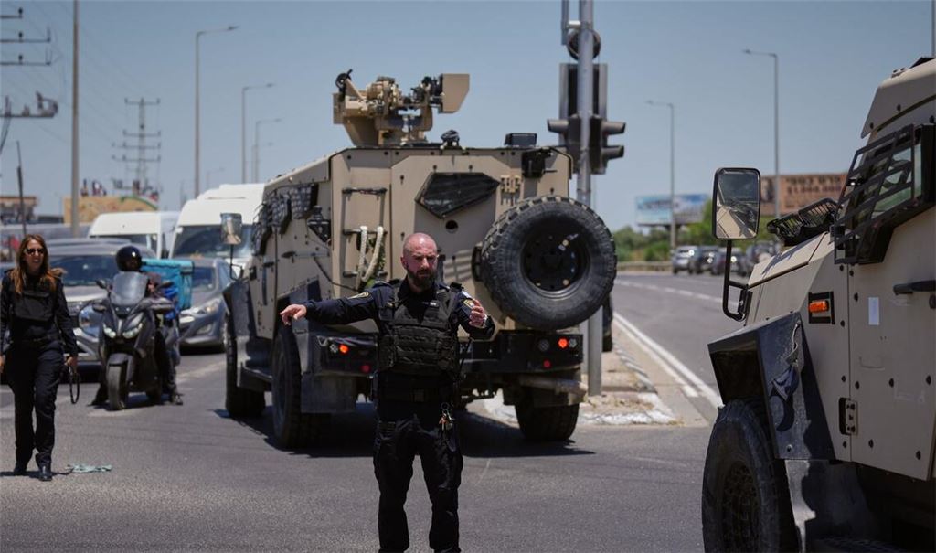 Einsatzkräfte der Polizei am Ort eines Anschlags in Israel.