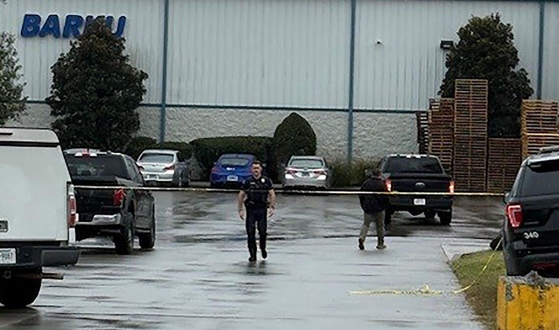 Einsatzkräfte des Cleveland Police Departments ermittelten auf dem Firmengelände.