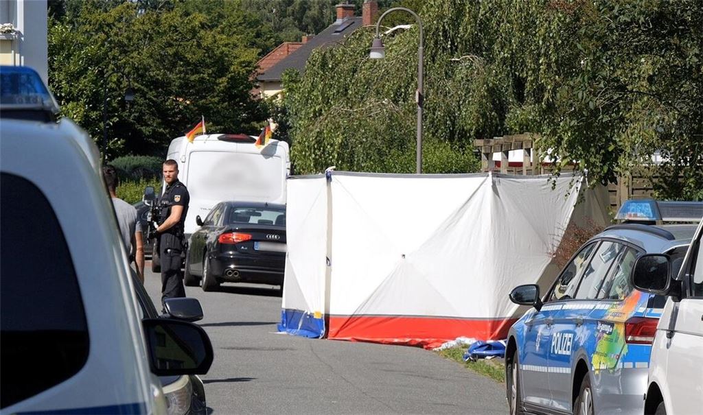 Einsatzkräfte gehen von einem Gewaltverbrechen aus.