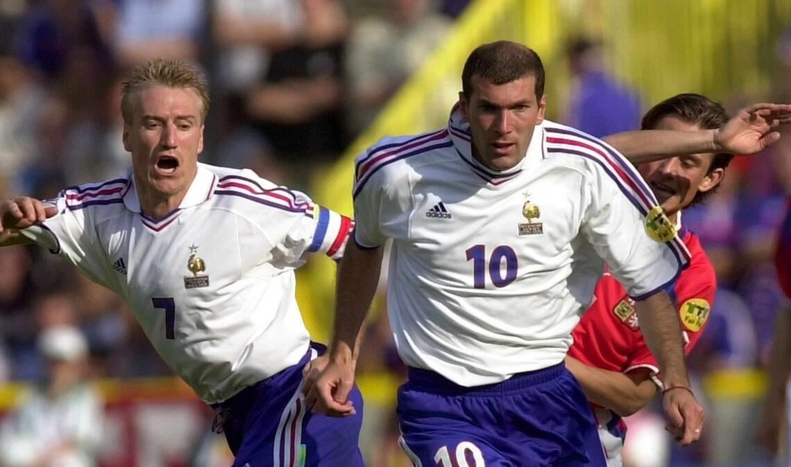 Einst ein kongeniales Duo im Nationalteam: Didier Deschamps (l.) und Zinédine Zidane. (Archivbild)