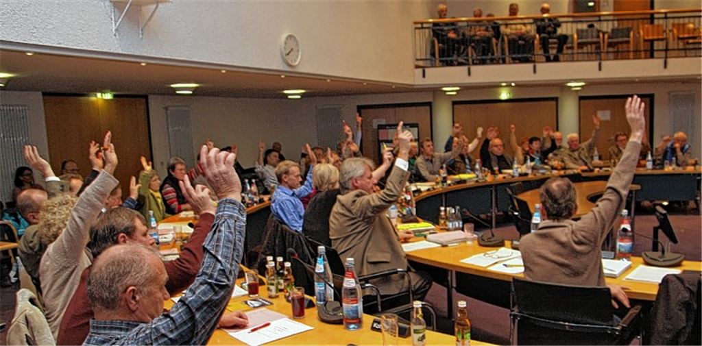 Einstimmig: Der Mühlacker Gemeinderat gibt grünes Licht für den Haushaltsplan 2013; wohl wissend, dass die wirklich schwierigen Jahre erst noch bevorstehen.